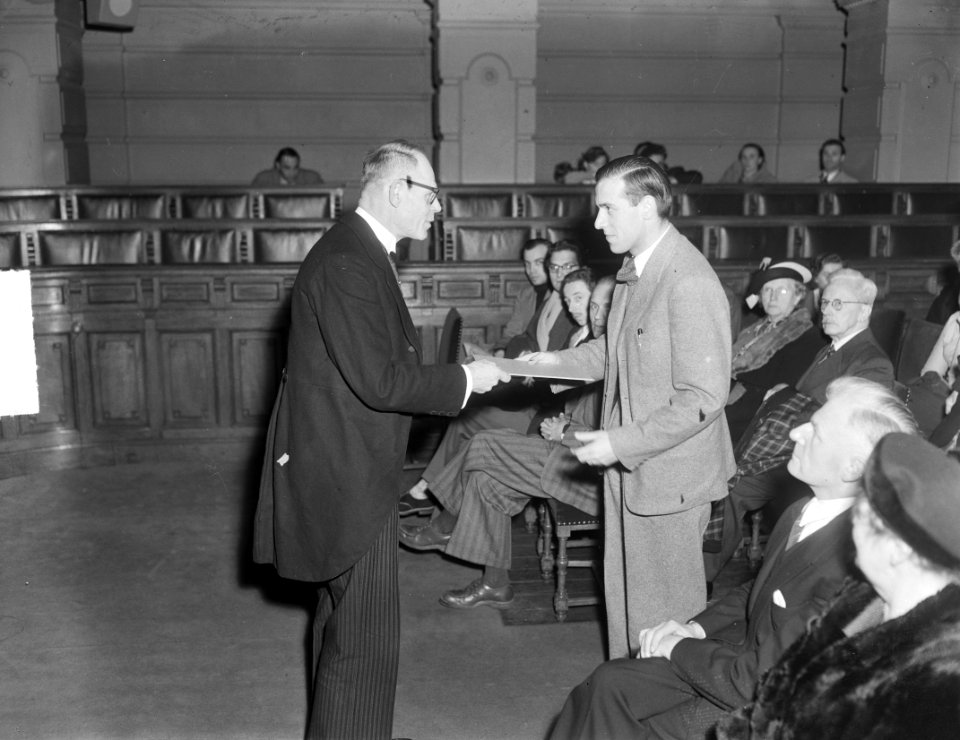 Reina Prinsen Geerligsprijs voor schrijver J.A. (Jan) Blokker. Uitreiking van de, Bestanddeelnr 904-3118