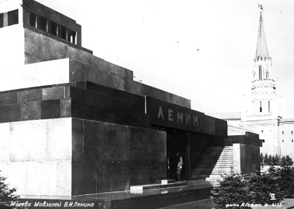 Reis naar rusland, graftombes, Bestanddeelnr 195-0115