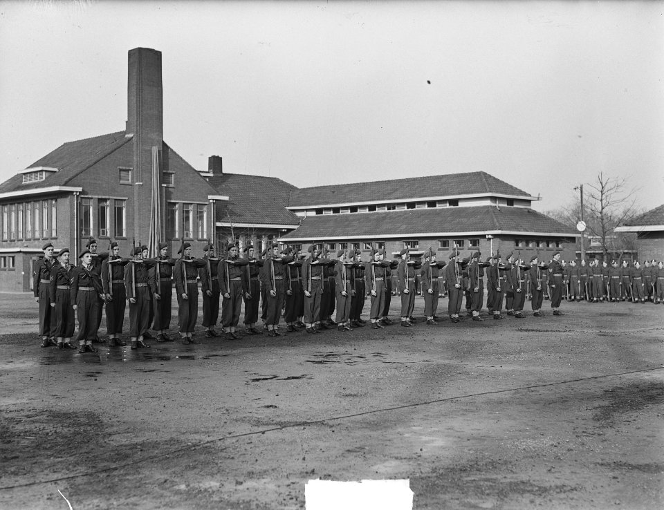 Regiment Zware luchtdoelartillerie Ypenburg inspectie t Bergen op Zoom, Bestanddeelnr 904-4388