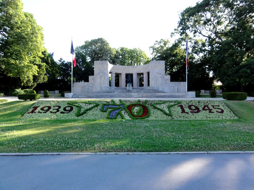 Reims (Marne) , monument aux morts 39-45, 70-ans de liberté en 2015