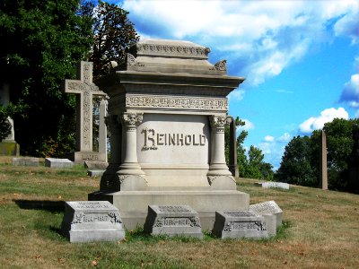 Reinhold monument, Smithfield East End Cemetery, 2020-08-18, 02
