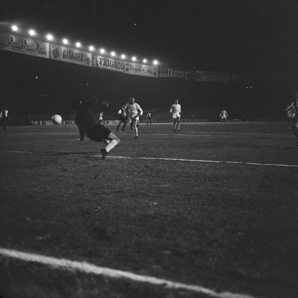 Reims tegen Feijenoord. Europa Cup . Spelmoment de Frans keeper Barou, Bestanddeelnr 914-7995