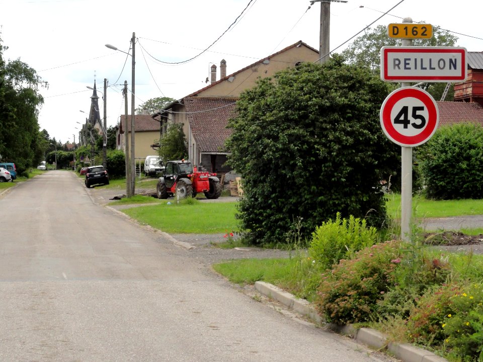 Reillon (M-et-M) city limit sign