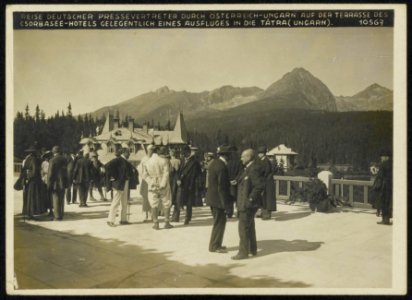 Reise Deutscher Pressevertreter durch Österreich-Ungarn auf der Terrasse des Cs, Bestanddeelnr 158-1606