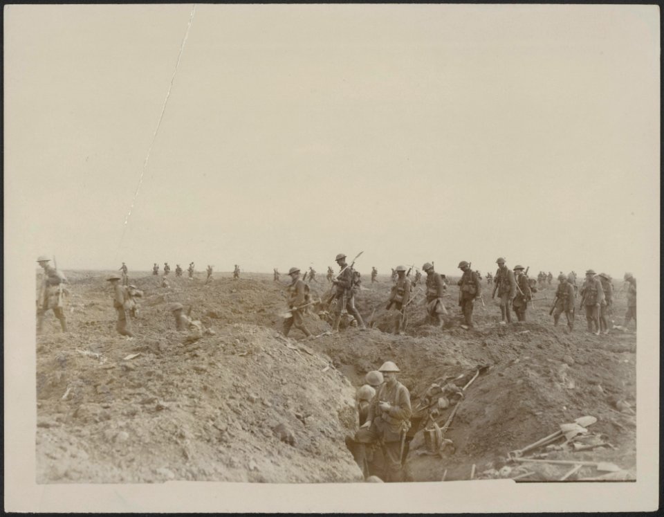 Reinforcements moving up towards Flers, they are seen crossing the front German , Bestanddeelnr 158-2415