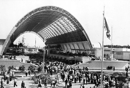 Reis naar rusland , zeppelinhalle, Bestanddeelnr 195-0138