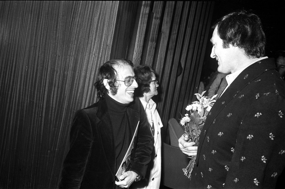 Regisseur Frans Weisz (links) en acteur Jon Bluming in gesprek tijdens de premiè, Bestanddeelnr 926-7776