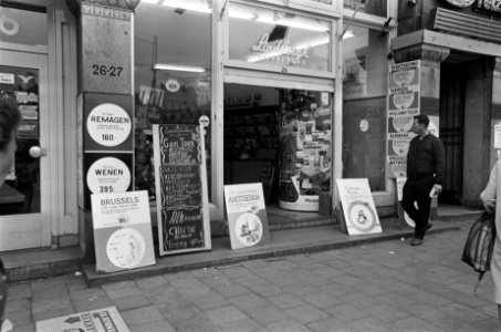 Reisbureau op Damrak. Exterieur, Bestanddeelnr 921-4195
