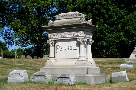 Reinhold monument, Smithfield East End Cemetery, 2020-08-18, 01