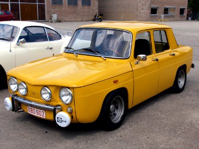 Renault (yellow)