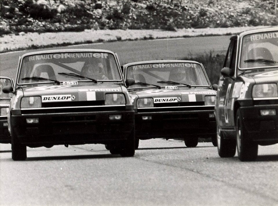 Renault 5 race op het circuit. Geschonken in 1986 door United Photos de Boer bv. Identificatienummer 54-005199