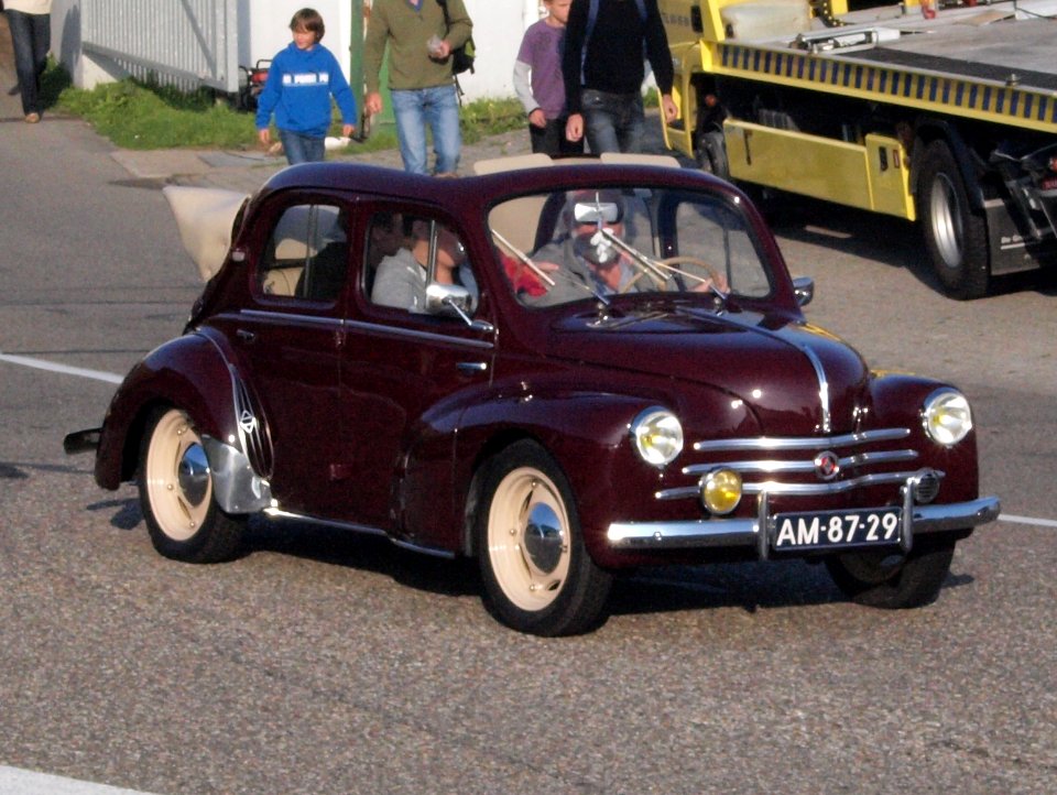 Renault 4CV dutch licence registration AM-87-29 pic3