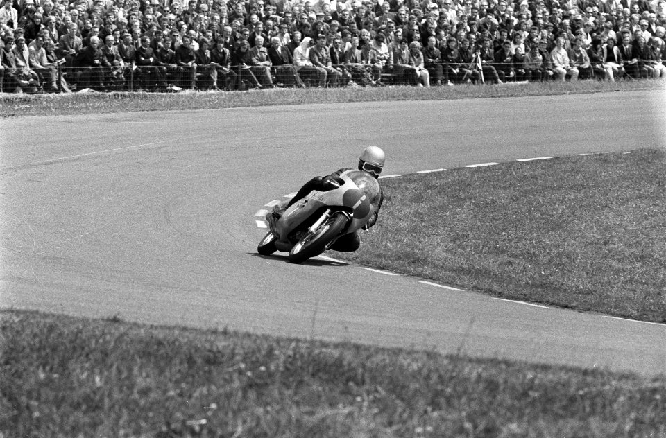 Renzo Pasolini (Italië) in de 250cc race, Bestanddeelnr 922-5811