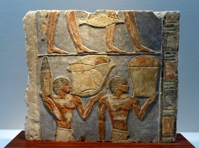 Relief of servants bearing food, Saqqarah, Egypt, Old Kingdom, 5th-6th Dynasty, c. 2491-2181 BC, limestone - Matsuoka Museum of Art - Tokyo, Japan - DSC06996