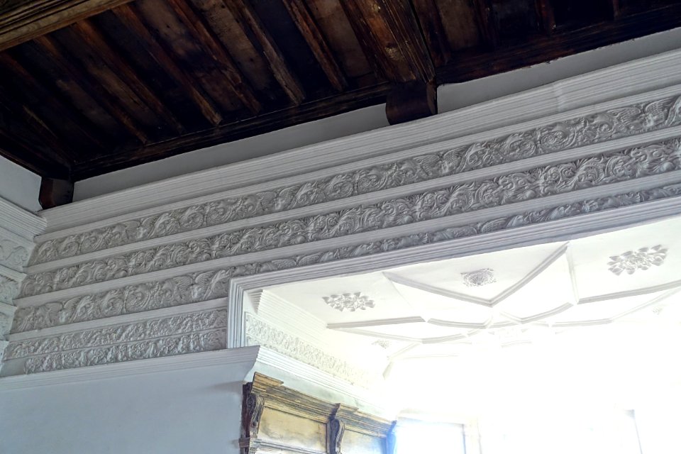 Renaissance frieze - Great Chamber, Haddon Hall - Bakewell, Derbyshire, England - DSC02669