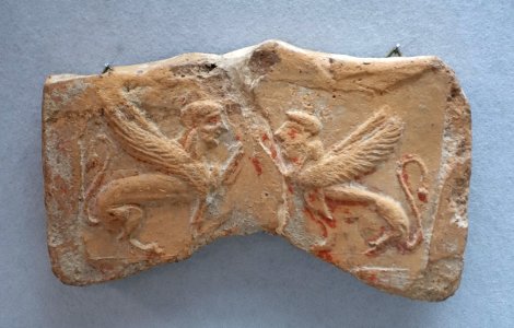 Relief with two sphinxes, Boetia, c. 600 BC, H 4621a - Martin von Wagner Museum - Würzburg, Germany - DSC05707