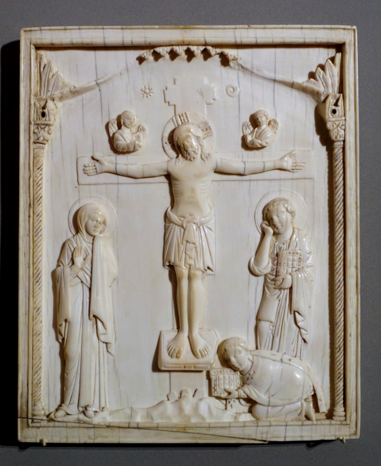 Relief panel with the Crucifixion and the Donor, Eastern Roman Empire, 10th century, ivory - Bode-Museum - DSC03512