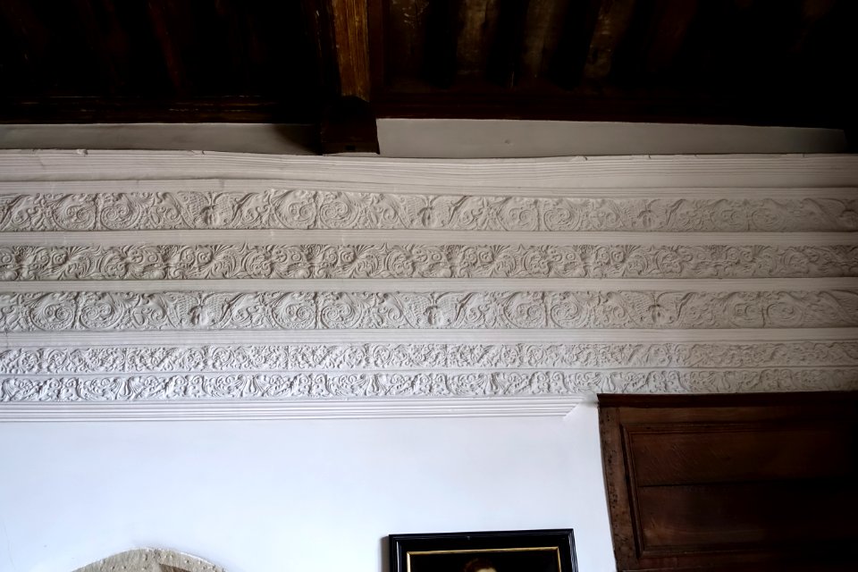 Renaissance frieze - Great Chamber, Haddon Hall - Bakewell, Derbyshire, England - DSC02673