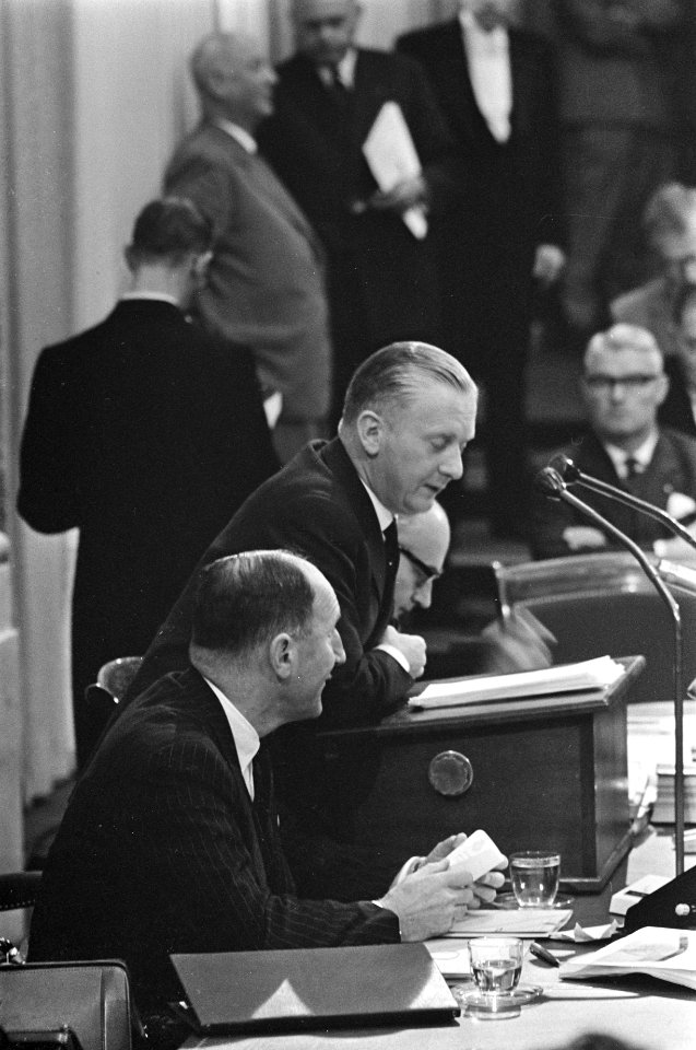 REM-debat in de Kamer, ministers Luns, Scholten en Bot, Bestanddeelnr 916-8915