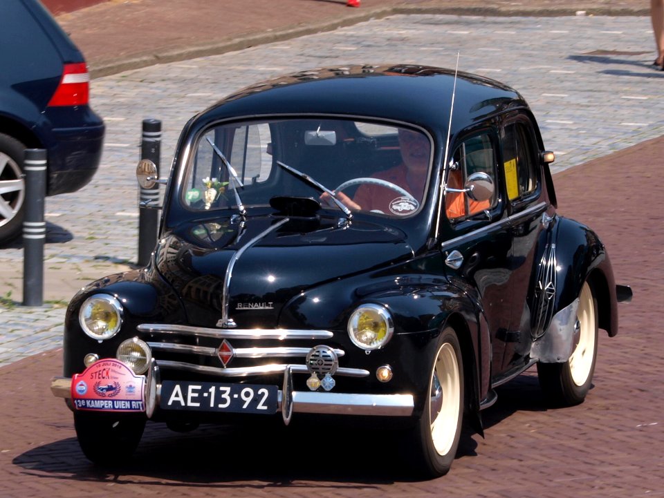 Renault 4cv (1955), AE-13-92 p2