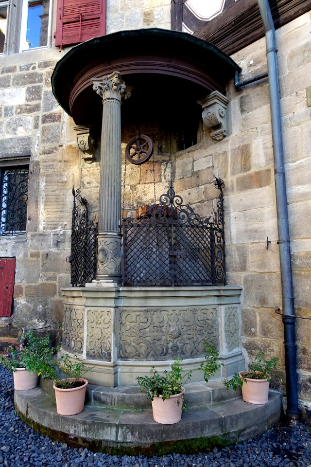 Renaissance-Brunnen - Kessler-Haus (Sektkellerei Kessler) - Esslingen am Neckar, Germany - DSC04065