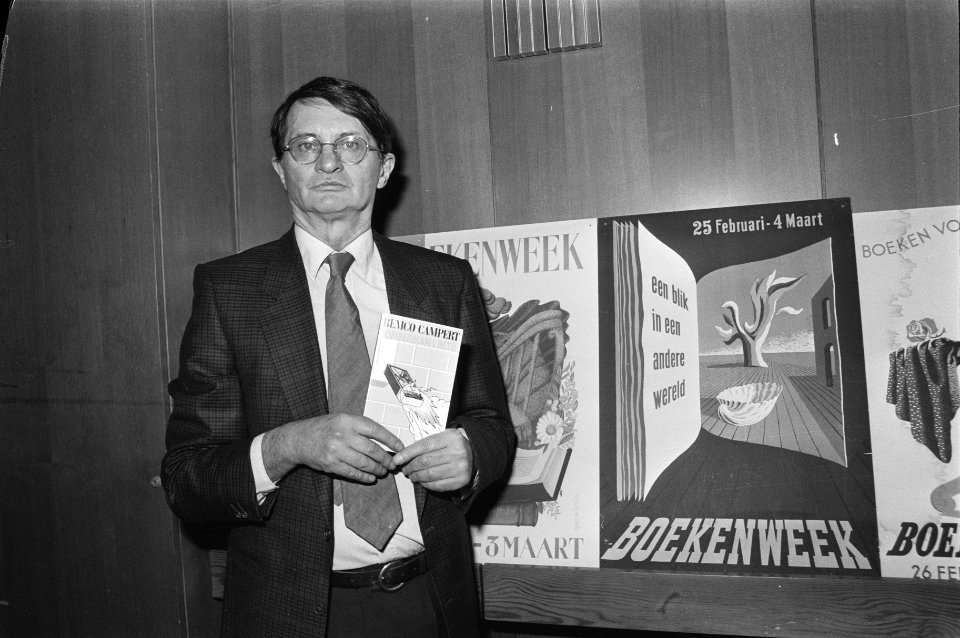 Remco Campert presenteert het door hem geschreven boekenweekgeschenk Sombermans, Bestanddeelnr 933-2476