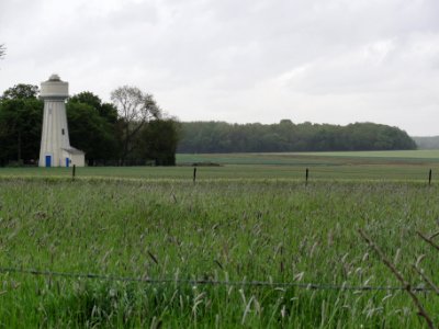 Remigny (Aisne) paysage avec château d'eau