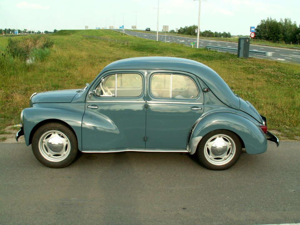 Renault 4 CV foto2