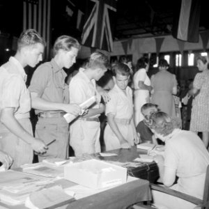 Registratie van de repatrianten in Ataka, Bestanddeelnr 255-6887