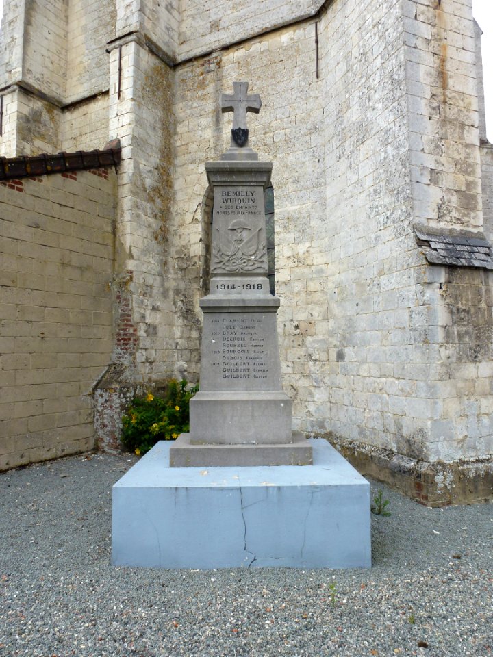 Remilly-Wirquin (Pas-de-Calais, Fr) monument aux morts