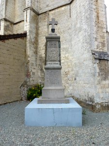 Remilly-Wirquin (Pas-de-Calais, Fr) monument aux morts