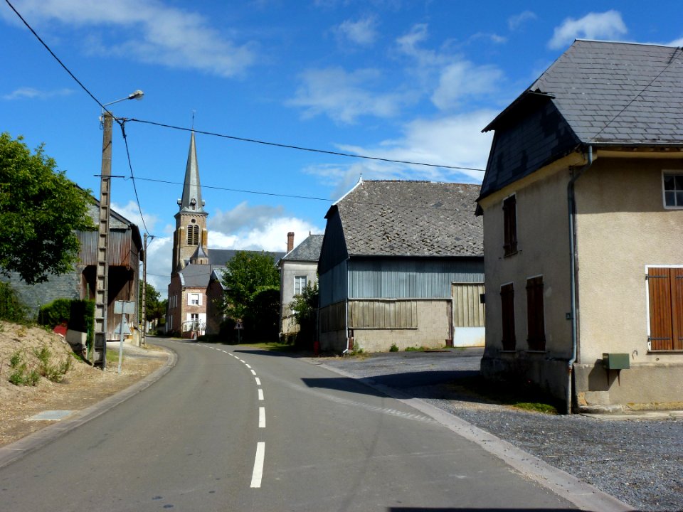Remaucourt (Ardennes) rue principale D202