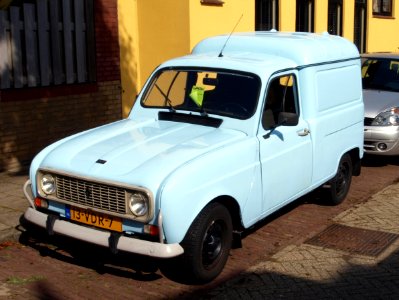 Renault 4 Bestel pic1