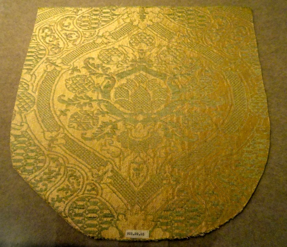 Renaissance pomegranate silk, Italy, 2nd half of 16th century, silk brocatelle - Patricia Harris Gallery of Textiles & Costume, Royal Ontario Museum - DSC09401