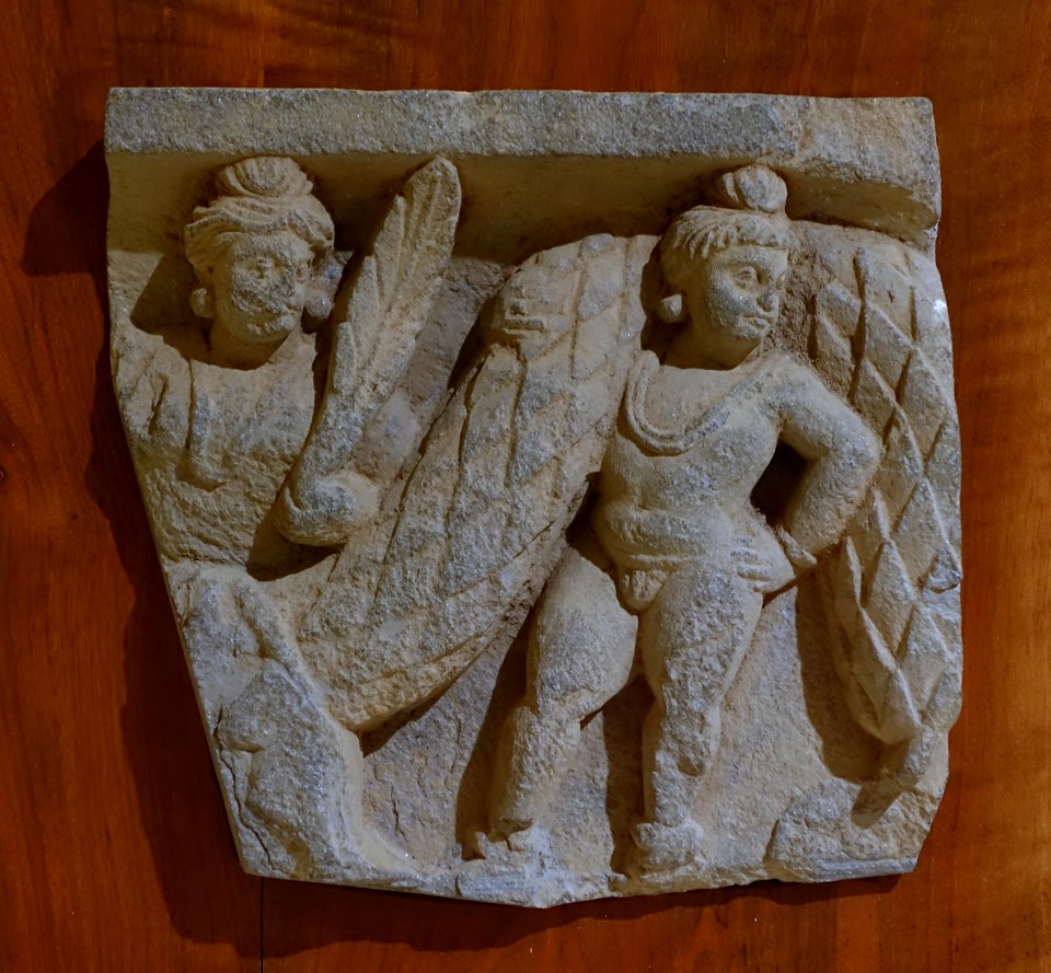 Relief with Amorini and a Garland, Pakistan, probably Swat Valley, c. 1st-3rd century AD, schist - Jordan Schnitzer Museum of Art, University of Oregon - Eugene, Oregon - DSC09301