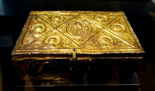 Reliquary box, probably made for Richildis, wife of King Charles the Bald (reigned 843-877), West Frankish, Ellwangen, Ostalbkreis, 9th century AD, gilt copper - Landesmuseum Württemberg - Stuttgart, Germany - DSC02991