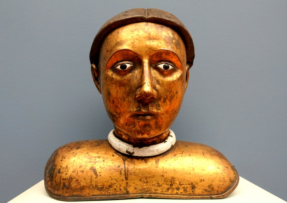 Reliquary bust of a male saint, France, perhaps Burgundy, 1400-1450, enamelled and gilt copper - Bode-Museum - DSC03222