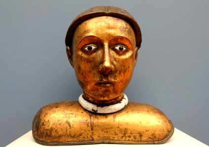 Reliquary bust of a male saint, France, perhaps Burgundy, 1400-1450, enamelled and gilt copper - Bode-Museum - DSC03222