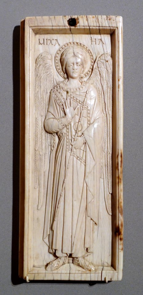 Relief panel with the Archangel Michael, Constantinople, 11th century, ivory - Bode-Museum - DSC03513