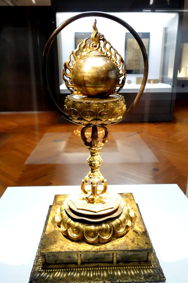Reliquary, Kamakura period, 13th-14th century, cintamani (sacred jewel) in flame type, gilt bronze - Tokyo National Museum - DSC05173
