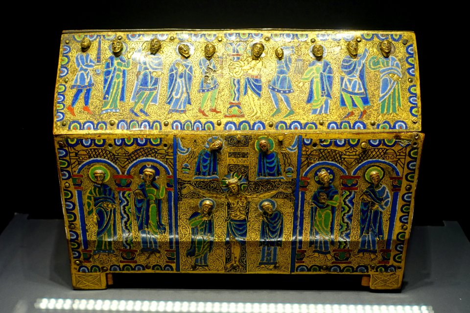 Reliquary chest, Limoges, early 1200s, enamel, gilt copper, wood - Hessisches Landesmuseum Darmstadt - Darmstadt, Germany - DSC00213