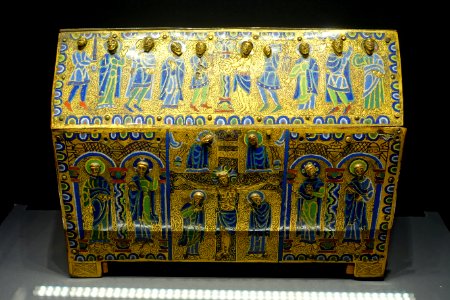 Reliquary chest, Limoges, early 1200s, enamel, gilt copper, wood - Hessisches Landesmuseum Darmstadt - Darmstadt, Germany - DSC00213