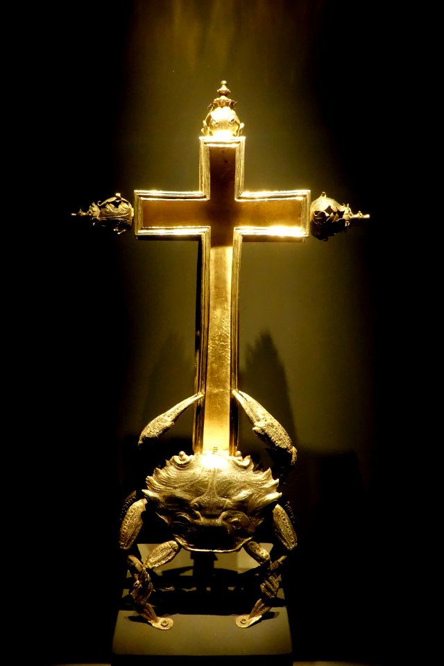 Reliquary cross, Se de Coimbra, 17th century - Museu Nacional de Machado de Castro - Coimbra, Portugal - DSC00098