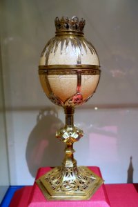 Reliquary, Tournai, late 15th to early 16th century, ostrich egg, gilt silver - Cinquantenaire Museum - Brussels, Belgium - DSC08775