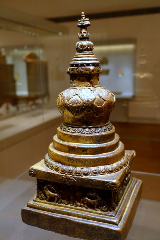 Reliquary in the form of a chorten (stupa), Tibet, 17th-18th century AD, gilded bronze - Ethnological Museum, Berlin - DSC01833