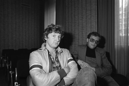 René van der Steen, directeur Mokum TV, links, in de rechtszaal, Bestanddeelnr 931-7657