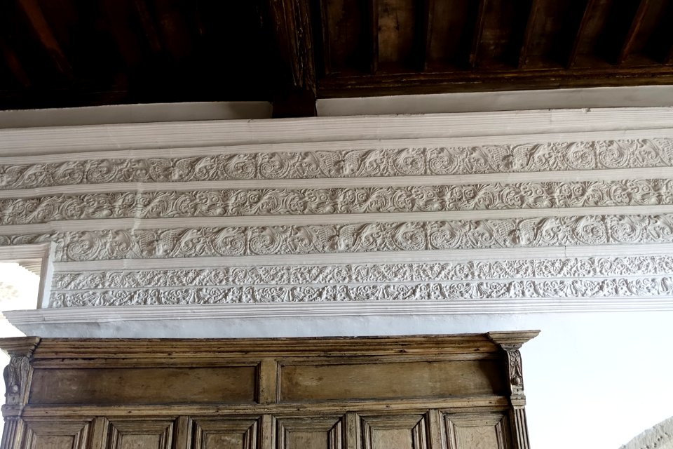 Renaissance frieze - Great Chamber, Haddon Hall - Bakewell, Derbyshire, England - DSC02672