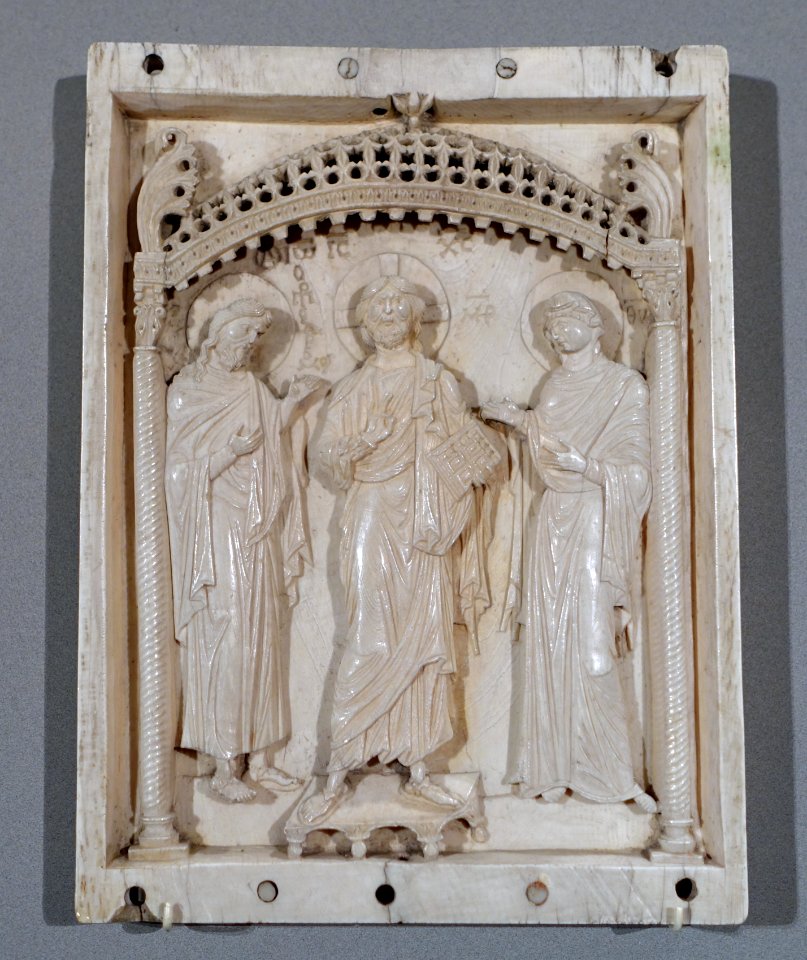 Relief with Christ between Mary and John the Baptist, Constantinople, 10th century, ivory - Bode-Museum - DSC03484