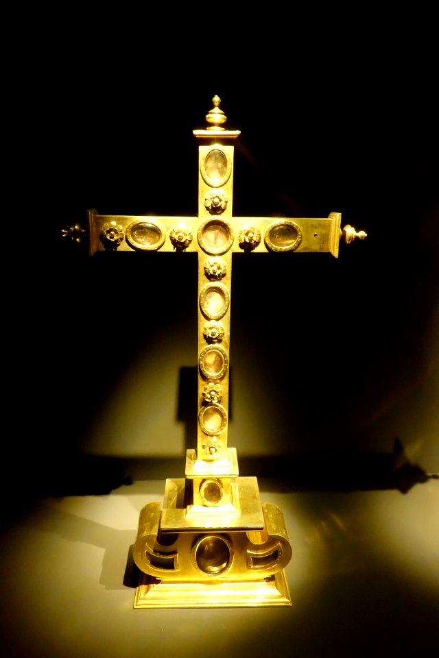 Reliquary cross, Se de Coimbra, 17th century - Museu Nacional de Machado de Castro - Coimbra, Portugal - DSC00103
