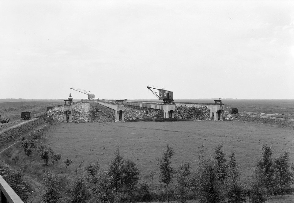 Reiniging afvalwater, verwerken stadsvuil, viaducten, draglines, Bestanddeelnr 159-1109